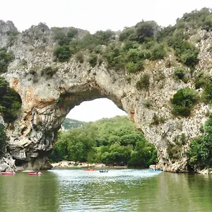 https://loustau-bonur.hotels-rhonealpes.com